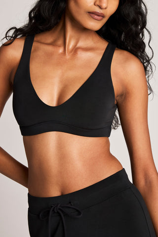 Detail view of Airis Scoop Bra in Black for sizer