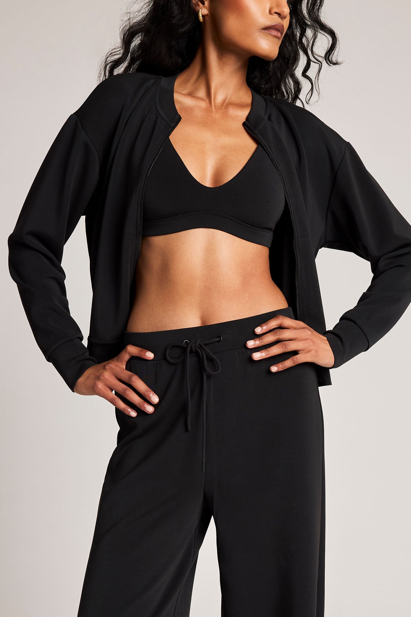 Airis Track Pant in Black – Negative