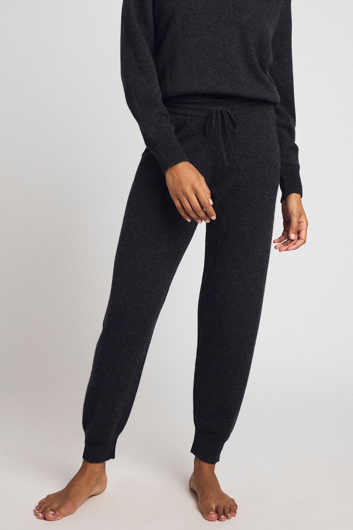Flint cashmere jogger, front view