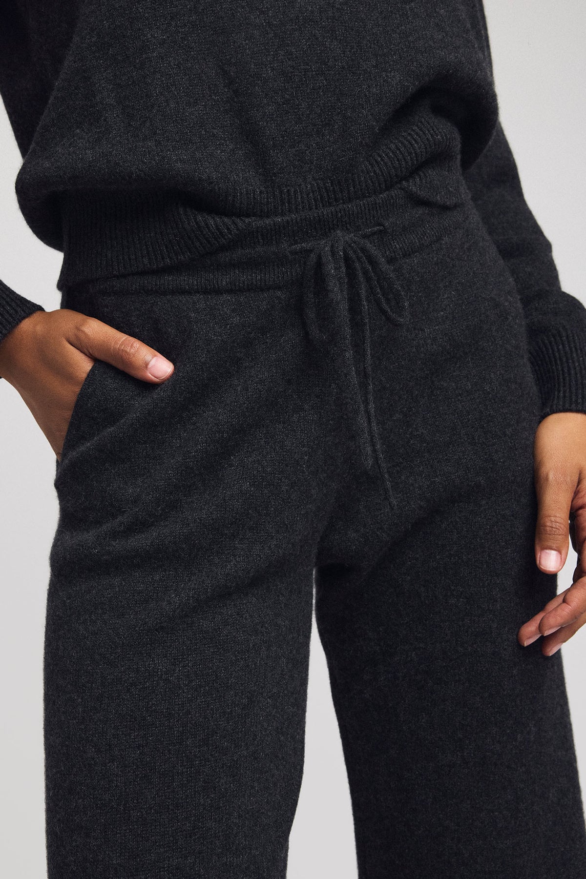 Flint cashmere jogger, drawstring waist detail
