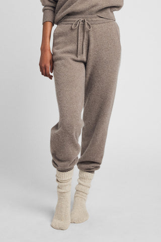 Detail view of Cashmere Jogger in Mink for sizer