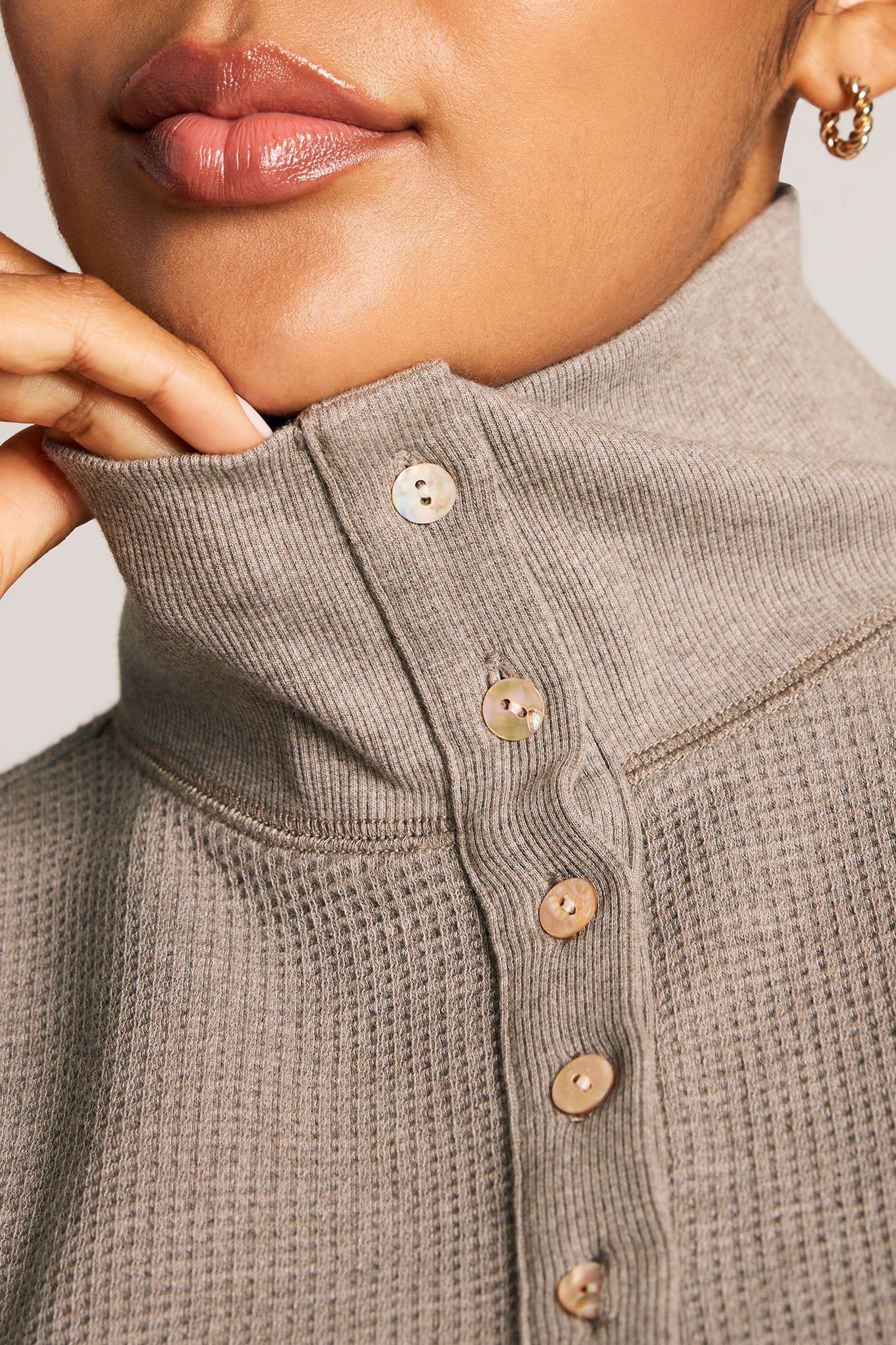 Waffle Knit Pullover in Mink – Negative