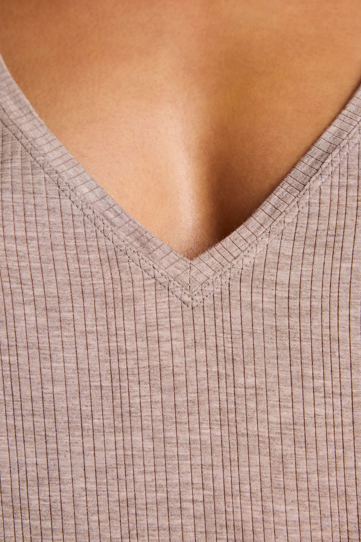 Mink V-neck knit T-shirt with ribbed texture and short sleeves