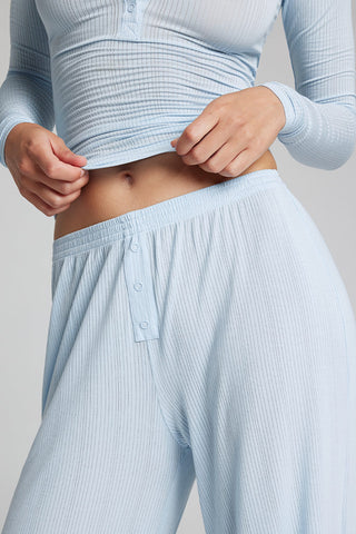 Detail view of Whipped Track Pant in Glacier for sizer