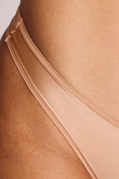 Glacé Dipped Thong in Buff