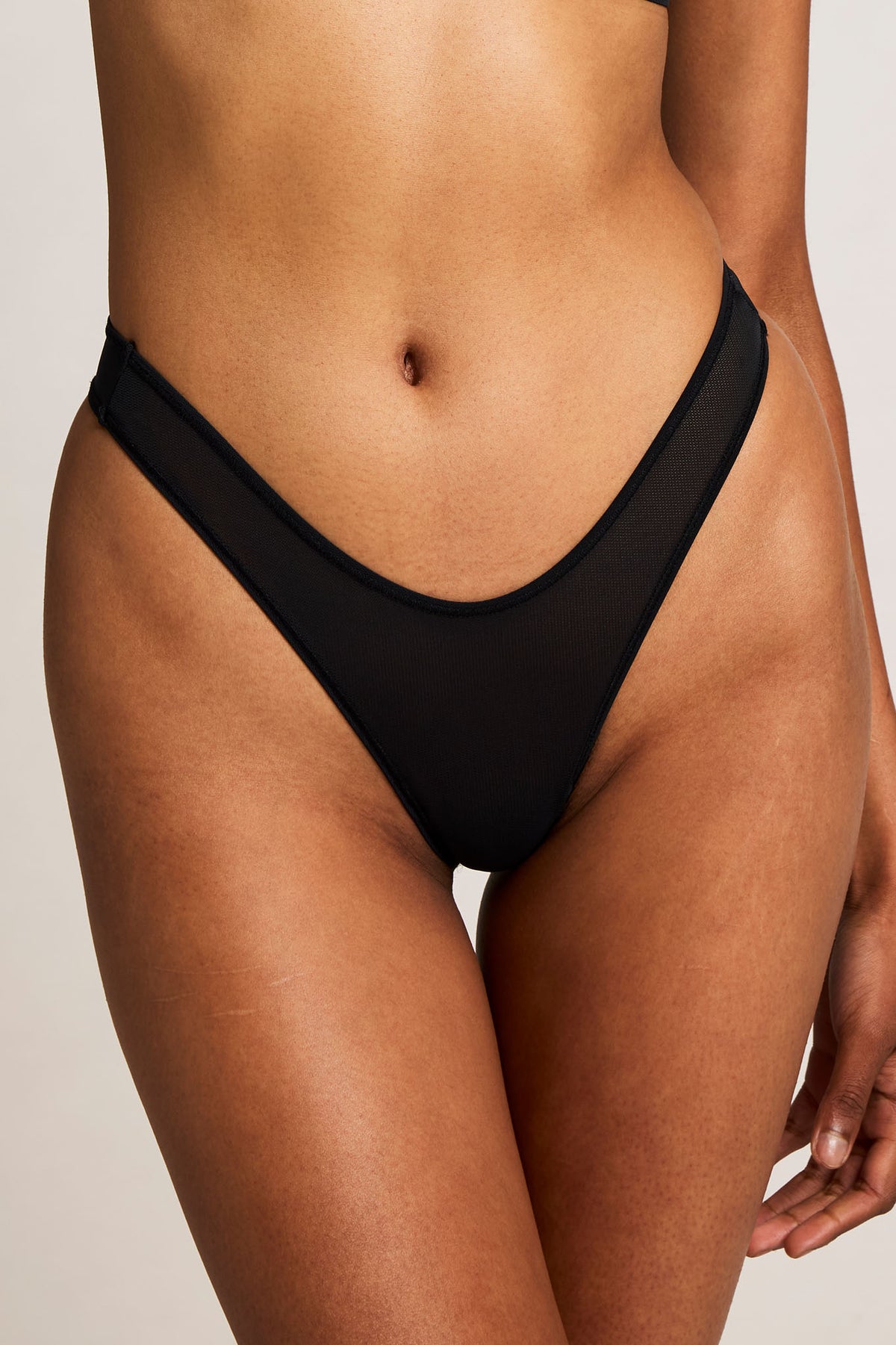 Sieve Dipped Thong in Black (Pack)