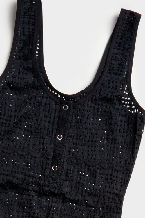 3 snap henley closure at the neckline