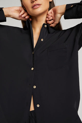 Detail view of Supreme Shirt in Black for sizer